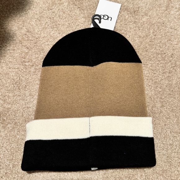 NWT UGG Beanie - Picture 4 of 4